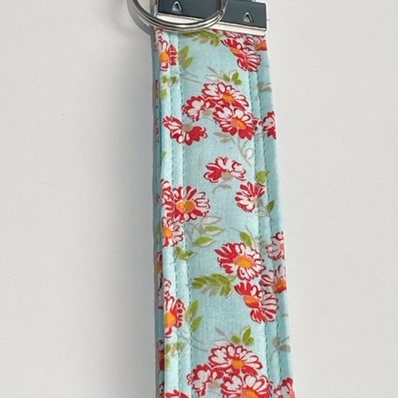 Choose 1 NEW Handmade Fabric Keychain Key Fob Ring Wristlet Floral Blue Pink Red - Picture 4 of 9